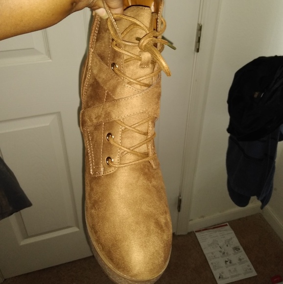 Heeled boots - Picture 3 of 6